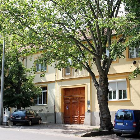 Veva Apartman - Eger Maganszallashely ภายนอก รูปภาพ