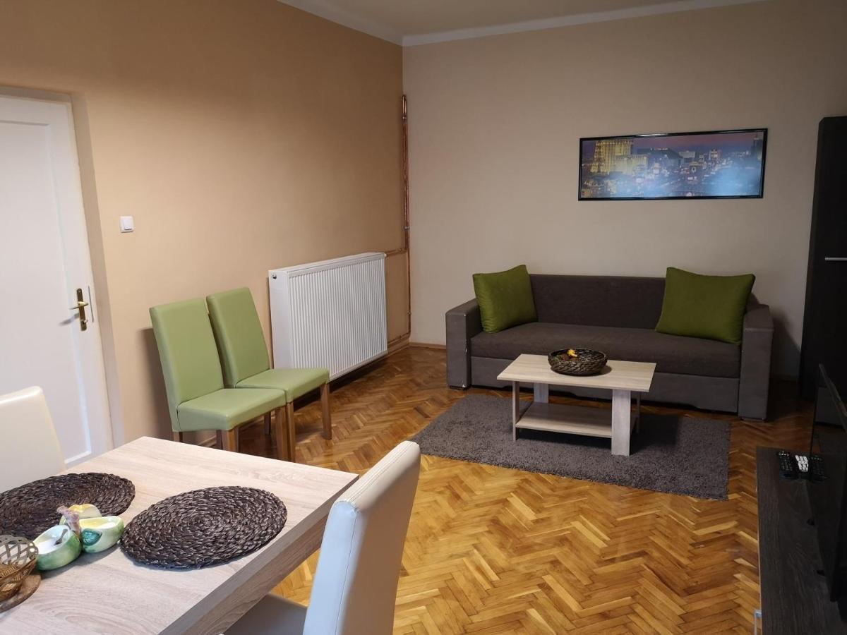 Veva Apartman - Eger Maganszallashely ภายนอก รูปภาพ