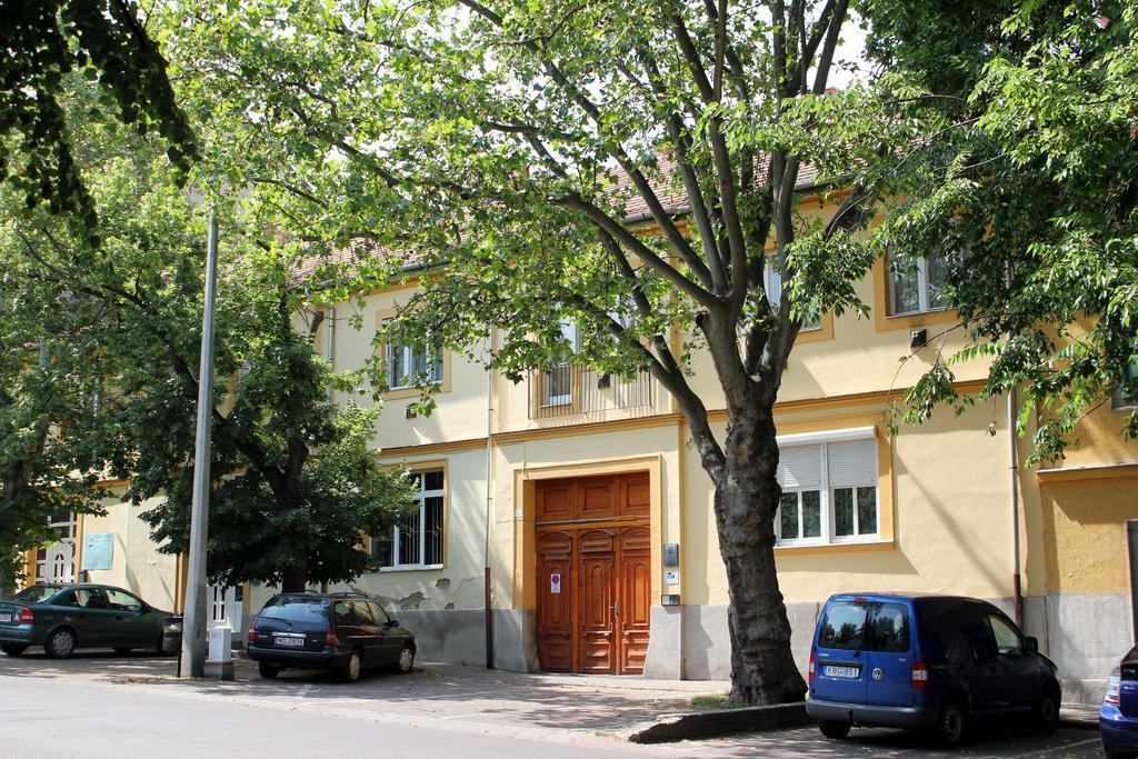 Veva Apartman - Eger Maganszallashely ภายนอก รูปภาพ