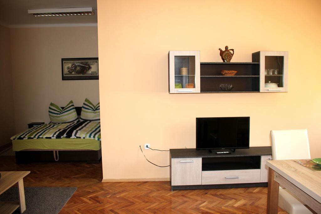 Veva Apartman - Eger Maganszallashely ภายนอก รูปภาพ